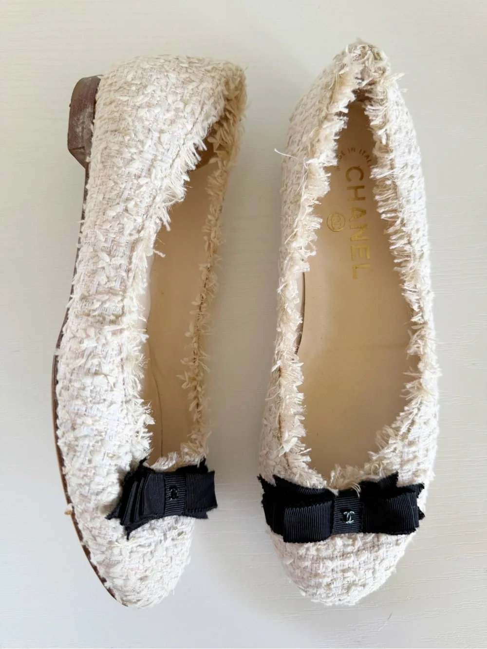Chanel Cream Tweed Ballet Flats Black Bow CC Logo Size EU 37 Balletcore